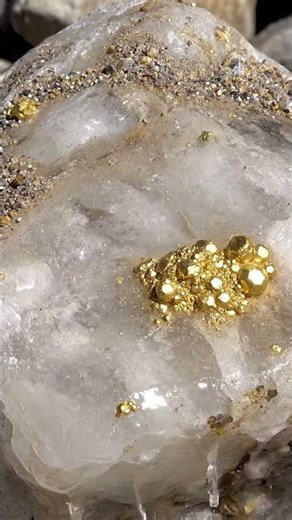 Amazing Gold Quartz 🤑🤑 #GoldRush #Quatz #Fyp #Viral #Explore #Lifestyle