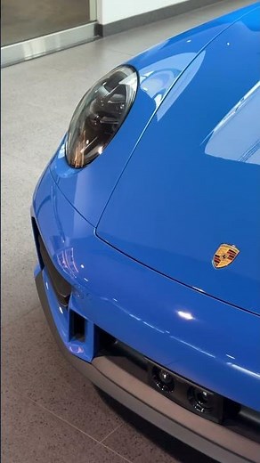Finished in Lugano Blue this Porsche 911 Carrera S looks stunning from every angle.