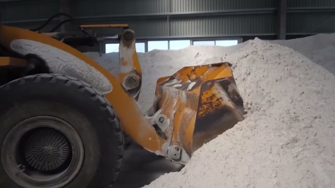 The Complete Journey of Glass Bottles from Powder to Packaging