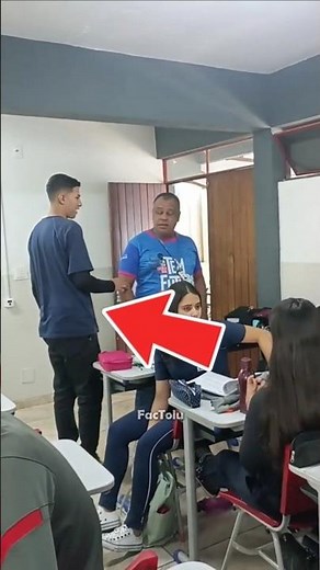 Boy Flirts With Teacher in Class… Her Reaction Was Priceless 😂