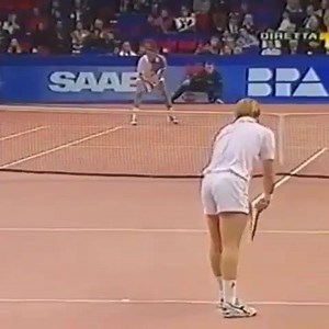 Fundstück der Woche : Der Boris Becker Hecht 💪 So deckt man das Netz ab 🙌 https://www.tennisnet.com/news/boris-becker-leben-im-ewigen-ausnahmezustand | tennisnet.com
