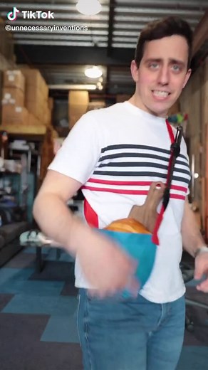 Today I made a bag specifically designed to carry my sourdough around. #unnecessaryinventions #diy #sewing