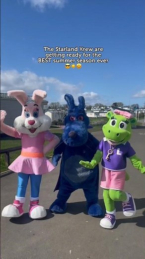 Our Starland Krew are 'getting ready' for the BEST summer season ever! ☀️ #starlandkrew