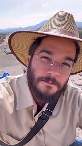 Pouco conhecemos sobre a riqueza histórica e cultural da América Latina, que é imensa e diversa, resultado da fusão de culturas indígenas pré-colombianas (maias, incas, astecas), da influência europeia (espanhola e portuguesa) e com grandes contribuições de inúmeros povos africanos. Infelizmente nas nossas salas de aula ainda lemos muito sobre a história do mundo contada pelos nossos colonizadores. Mas o fato é que, quanto mais nos compreendemos, quem somos e de onde viemos, mais nos valorizamos