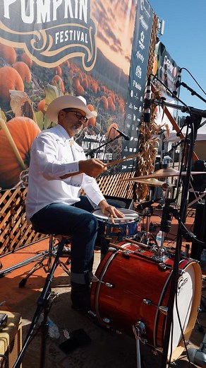 Who’s ready to catch the 53rd fantastically fun, feel-good Half Moon Bay Art & Pumpkin Festival in the magical, World Pumpkin Capital 🎃 Come take in the small-town charm on historic Main Street as the local coastal community comes together as one to celebrate all things Pumpkin and Halloween. Saturday and Sunday, Oct. 18-19, 9am to 5pm in Half Moon Bay🌛 🎃 Great Pumpkin Parade on Saturday, 12 noon 🎸 3 Music Stages, and New Community Stage 🎨 World-class All Original Art from 250 Artists 🥞 Un