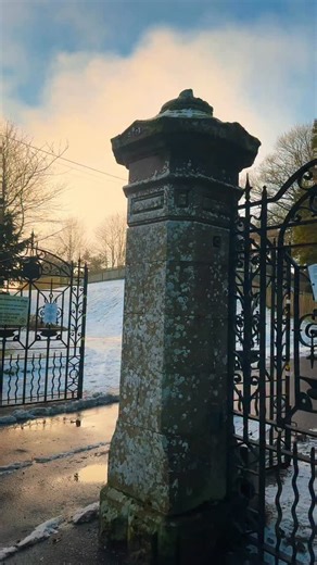 Barry Stuart / Exploring Scotland on Instagram: "Be honest would you like to live in this house at Sleepyhillock cemetery in Montrose, Angus 🏴󠁧󠁢󠁳󠁣󠁴󠁿 #visitscotland #scotlandiscalling #cemeterylovers"