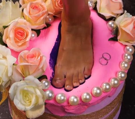 1M views · 1.5K reactions | Daring & Dramatic! The Wildest Bridal Looks! | 5-Minute Crafts | Facebook