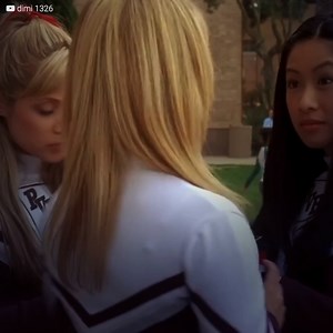 65K views · 51 reactions | Hayden Panettiere var en av Hollywoods största stjärnor, men skådespelerskan har gått från att medverka i filmer till att bli indragen i skandaler. Hennes pojkvän hamnar ständigt i problem med lagen och Haydens fans fruktar att Brian Hickersons okontrollerade missbruk kan leda till en tragedi. | Ikoner | Facebook