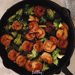 97K views · 726 reactions | Quick, simple and delicious. This honey garlic shrimp and broccoli is made using only 6 ingredients and is ready in under 10 minutes. Recipe: https://gimmedelicious.com/quick-honey-garlic-shrimp-and-broccoli | GimmeDelicious | Facebook
