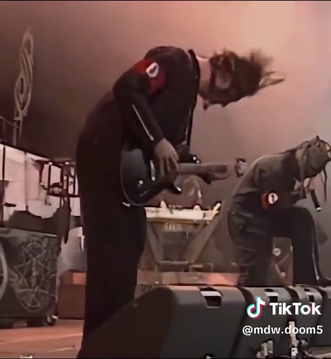 Psychosocial Live 2001 Performance by Slipknot