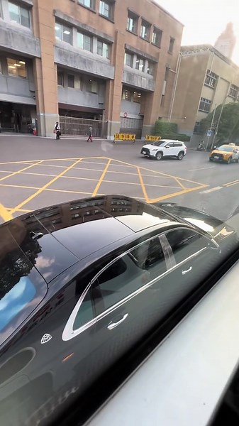 三年前為生活低頭，十年後讓邁巴赫為我抬頭 @Mercedes-Benz #maybach #s500