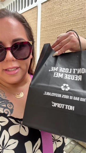 I got bonus Hot cash coupons from Hot Topic! Apparently, if you play hard to get and don’t actually spend your Hot Cash coupons until they’re almost expiring, they send you more? Lol! I was sent out on an errand and took a detour to the Hot Topic at the Ala Moana shopping center before hitting up Foodland for some fresh poke! 😋😋 Best part was I got my pins and made some trades. Stay tuned to see what I got!