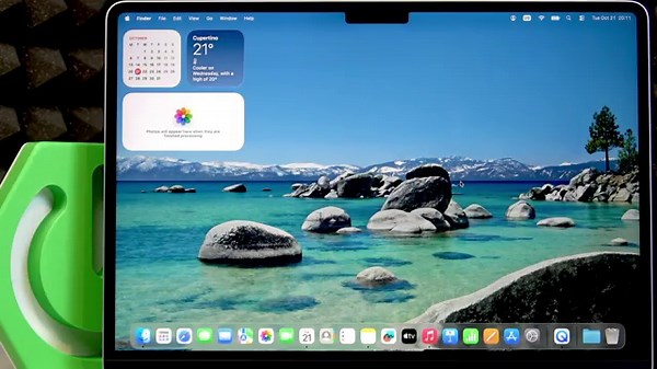 MacBook Air M4 – How to Adjust Screen Brightness