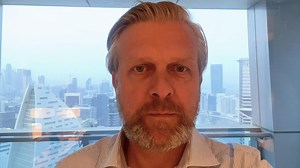 Wie ich mit Außenministerin Annalena Baerbock in Abu Dhabi strandete