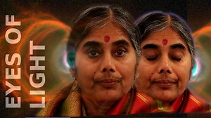 This is a poetic documentary depicting Mother Meera's silent style of interaction. To learn more about her, you can view her website: WEBSITE: https://www.mothermeera.com​ ====== During the present crisis of the Coronavirus, Mother Meera conducts a livestreamed meditation every day at 7pm CET (German time) on YouTube: Mother Meera's message on the current situation: Don’t be afraid, keep calm and pray! Locations: 00:00​ Dresden (Parkhotel Weißer Hirsch), 21.08.2018 01:47​ Berlin (St.Thomas-Churc