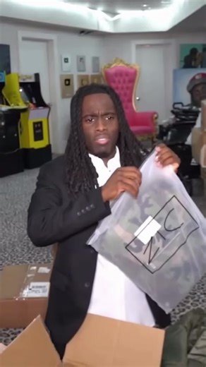 Kai Cenat Reacts to Green Camo Zip Release