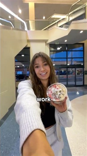 Trying the Viral Acai Bowl Airport Hack ✈️ #travel #airport #hacks