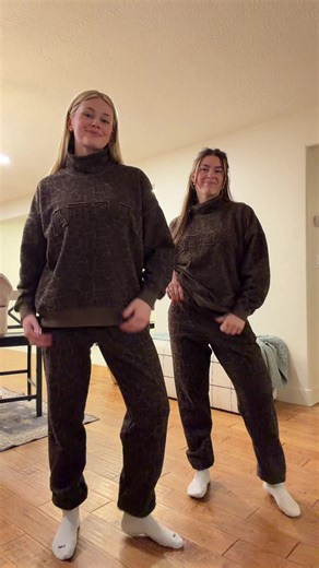 When you show up to family dinner twinning ☺️🤎 also we cannot get this song and dance out of our heads!! @Jensen Arnold Hill #sisters #siblings #dancetrend