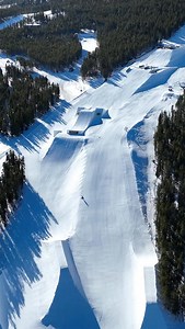 The course is dialed, the features are massive, and the stage is set. RSEO kicks off soon! Get ready for a weekend of absolutely sending it! Come check out the athletes as the practice for the comp and then dance the night away with DJ @torrenfoot showing up for après at 4:30pm at the base of Peak 8. The show continues down on Main Street at Blue River Plaza with performances by @itsthewestend & @torrenfoot! 🎥: @kaytii Check out today’s schedule of events: 9:00-10:00 am - Men’s VQS Practice 10:
