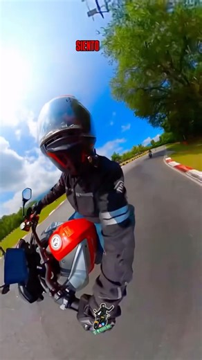 Pareces nuevo curveando || me cai probando una moto #srt700 #adventure #koderbkr #motos