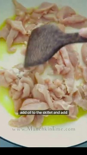 30-Minute Chicken Stir Fry with Rice Noodles (ONE SKILLET DINNER)- Munchkin Time