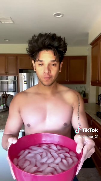 Calisthenics, Ice Baths, and Consistency goes a long way #fitnessjourney #fitness #gym #gymtok #calisthenics ##motivating##motivation##lifting##fyp##foryoupage