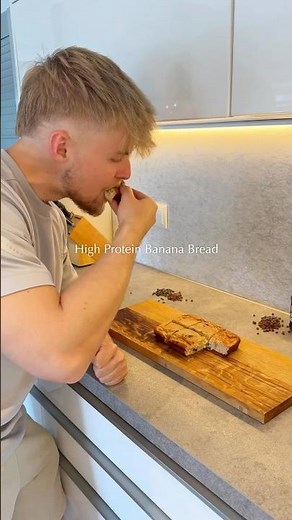 The EASIEST And BEST High Protein Banana Bread! 💪🏼🍌 #highprotein #bananabread #shorts