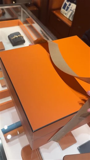No.1 Love Hermes Fanspage 🧡 on Instagram: "The moment we’ve all been waiting for… 🧡 That iconic orange box holds more than just a bag—it holds a dream. The anticipation, the reveal, the feeling of holding a piece of heritage in your hands. Some moments are simply magic. ✨👜 LIKE if you felt the excitement and FOLLOW for more luxury unboxings and style inspiration! #hermes #hermesbag #hermeslover #hermesparis #hermesaddict #orangebox #hermesunboxing #unboxing #unboxingvideo #bagreveal #newin #l