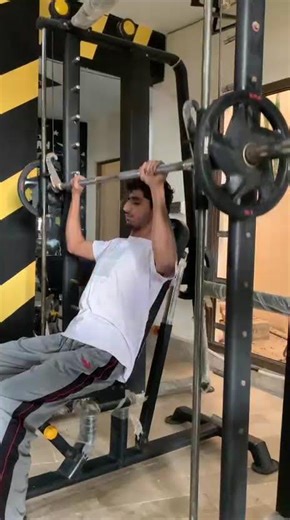 upper chest press with Smith machine #fitness #motivation #fitnesscenter #fitnessgym
