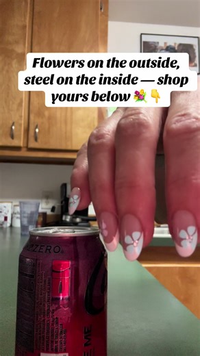 ✨Glueless gel press-ons for real life. ✨Gentle. ✨Lasts 7-10 days. ✨Easy Removal.