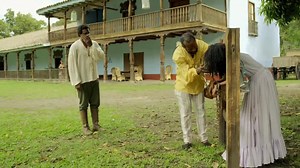 Rosita recibe un castigo injusto gracias a su ama. Estamos viendo La Esclava Blanca | Telemundo