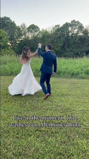 It’s okay to get your wedding dress dirty!! #weddingtips #weddingdressadvice #bride