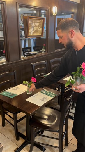 🎣 Busy morning at Toff’s! We've been behind the scenes all morning — peeling, battering, frying, cutting, and prepping every last detail — all so we're ready to serve you the freshest, crispiest fish and chips in Muswell Hill. 🤩🔥 See you soon! | Toff's of Muswell Hill