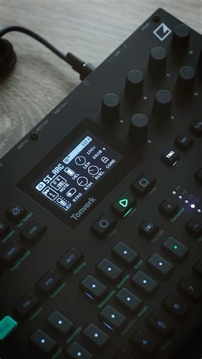 Unboxing the Elektron Tonverk