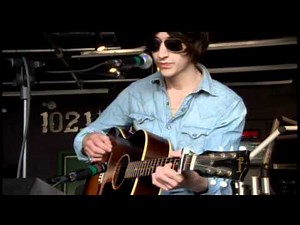 Arctic Monkeys - Love Is A Laserquest (Live at the Edge)