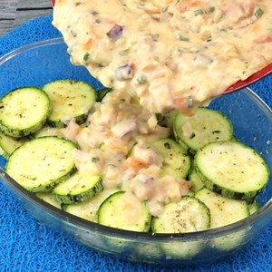 515K views · 2.8K reactions | I made this recipe with zucchini!! Very easy and delicious!! Ingredients: 2 zucchinis; salt; Black pepper; garlic powder; fine herbs; oil; 100 gr of bacon; 1 onion; 2 cloves of garlic; 1 diced tomato; 1 tbsp Parmesan cheese; 1 tbsp corn starch; 200 ml of milk; Parsley and chive; mozzarella cheese; | Creative and Cooking | Facebook