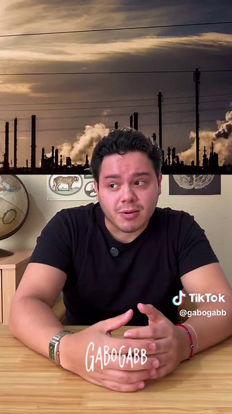 La SEXTA EXTINCIÓN MASIVA ya está ocurriendo, y esta vez el responsable somos nosotros 🌍. Desde 1900, más de 500 especies de vertebrados han desaparecido, una pérdida que en condiciones naturales habría tomado 10,000 AÑOS. La destrucción de hábitats, la contaminación, el cambio climático y la sobreexplotación están acelerando la desaparición de miles de especies. Se estima que hoy 1 de cada 8 especies está en peligro de extinción. Pero a diferencia de las anteriores, esta no es inevitable. Como