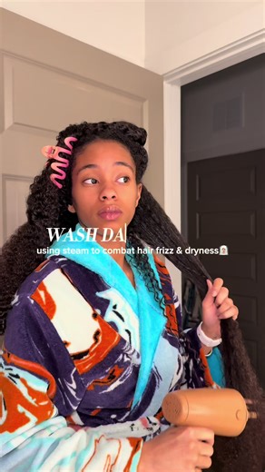 Wash days in the winter call for extra hydration!🧖🏽‍♀️🤍✨ Don’t sleep on a hair steamer, I use it more often when it’s cold to give my curls some help with frizz and dryness!🙂‍↕️ @PATTERN Beauty hair steamer @Garnier USA curl air dry cream - - - #naturalhair #washday #washdayroutine #curlyhair #longhair