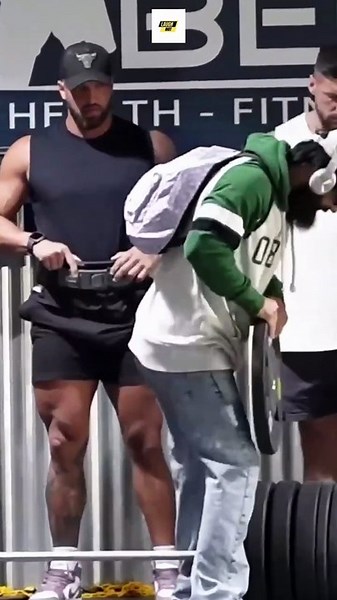 The Funniest Powerlifter in the World – Anatoly Gym Pranks 🤯😂