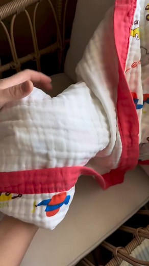 35K views · 138 reactions | Not all baby blankets are made the same  Snuggle Buds blankets are 6-layered, 100% cotton, and come in a premium keepsake bag that moms actually reuse. Soft on baby skin, breathable for sleep, and durable enough for every wash.  25% Off Sitewide for a limited time — snuggle season starts now. | Snuggle Buds | Facebook