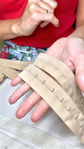 Mercería La Costura on Instagram: "CINTA CORCHETERA & GOMAS PARA LENCERÍA Las aliadas perfectas para darle practicidad a tus prendas. Fácil de coser, cómoda de usar y súper versátil: ideal para corsé, vestidos, lencería y más 👗 ✂️ ¿Las has probado ya? #cintacorchetera #cintaconcorchetes #corseteria #lenceria #diy #gomas #cintaselasticas #utensiliosparacorseteria #corset #mercerialacostura #merceriaonline #bilbao #santutxu #lacostura"