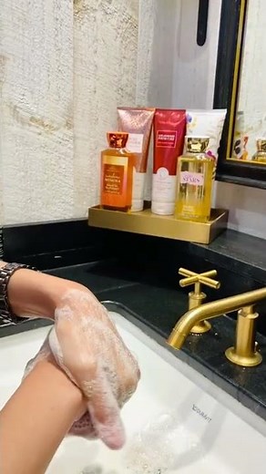 Shop Shower Gels at Bath & Body Works