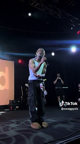 D4VD Live Performance Highlights in Sydney