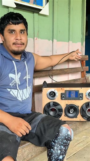 ✨ 𝐄𝐣𝐞𝐦𝐩𝐥𝐨 𝐝𝐞 𝐩𝐞𝐫𝐬𝐞𝐯𝐞𝐫𝐚𝐧𝐜𝐢𝐚 𝐲 𝐬𝐮𝐩𝐞𝐫𝐚𝐜𝐢𝐨́𝐧 Marco Narváez nos demuestra que los límites no existen cuando hay talento, creatividad y ganas de salir adelante. Hoy, con dedicación y pasión, da una segunda vida a equipos de sonido y crea increíbles carros de madera a control remoto, hechos con ingenio y corazón. 💪 Cuando la voluntad es más fuerte que cualquier obstáculo, nacen historias que inspiran. 📞Contacto: 0986224922 | GAD Centinela del Cóndor