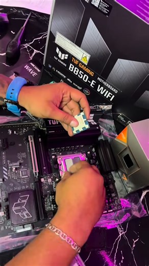 Servicompuvenezuela on Instagram: "📣Lo mejor en la Actualidad en Gráficos integrados , Precio y Calidad 📊 ⚡El Ultra ⚡ Ryzen 7 8700G Equipo Premium Hasta 5.2Ghz🚀 Con gráficos Incluidos AMD Radeon 780M Pro Características: 🔸Tarjeta madre Asus B850 🔸Fuente de poder 700w Modular Gamemax 🔸16 GB de ram DDR5 5600mhz 🔸SSD de 512Gb o M.2 de 480GB 🔸Mouse y teclado gamer RGB 🔸Case gamer (Diferentes modelos) Precio: 1050$ ✅ Arma tu equipo Gamer con nosotros 🖥️ Excelente opción para: 🎨 | Diseñador