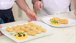 ¿Conoces los tequeños venezolanos? Estos palitos fritos de masa de harina de trigo rellenos de queso son un delicioso aperitivo que se sirve en eventos especiales y celebraciones. ¡Anímate a prepararlos en casa con esta receta de Cocina Abierta! 🧀#Tequeños #CocinaAbierta #RecetasVenezolanas Receta --> https://www.hogarmania.com/cocina/recetas/aperitivos/tequenos-rellenos-de-queso-y-salsa-de-txistorra.html?utm_source=Facebook&utm_medium=social&utm_perfil=Karlos&utm_campaign=tequenos-rellenos-de-