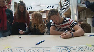 26K views · 218 reactions | Eleverne på Aurehøj Gymnasium strejkede torsdag i protest mod gymnasiereformen. Her kan du høre, hvorfor eleverne 'nedlagde arbejdet'. I alt 8 gymnasier og erhvervsskoler i hovedstadsområdet fulgte trop. | TV 2 Kosmopol | Facebook