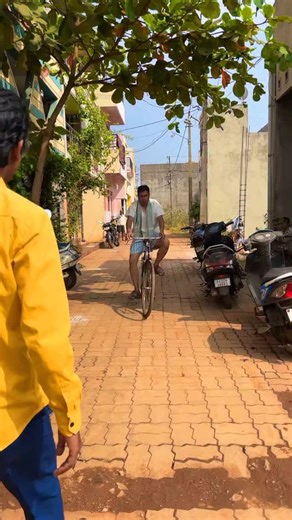 Belagavi Gajju on Instagram: "ಗೌಡನ ಗಾಂಚಾಲಿ 😜🤣 #belagavigajju #belagavimayya #comedyreels #funnyreels #explorepage #kannadacomedy #viral #foryou #belagavi #benglore #viralreels #trending"