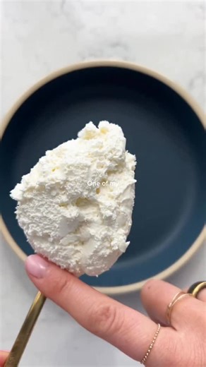 Abigail | Cooking in NY on Instagram: "Comment “ROLL” to get this recipe sent to your DMs 🍞 Cheesy garlic confit pull apart rolls!!! I sliced the classic dinner roll, and stuffed them with a cheesy garlicky filling, and then topped them with more garlic butter and herbs. These bake all together until they get all browned and bubbly. The rolls pull apart, giving each bite the ideal ratio of garlicky cheese. I hope you give these a try and Happy Holidays! 🎄✨"