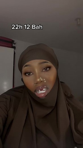 Exploring Modesty in Fashion: The Brown Garment